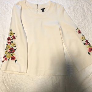 Ann Taylor blouse w embroidered floral sleeves